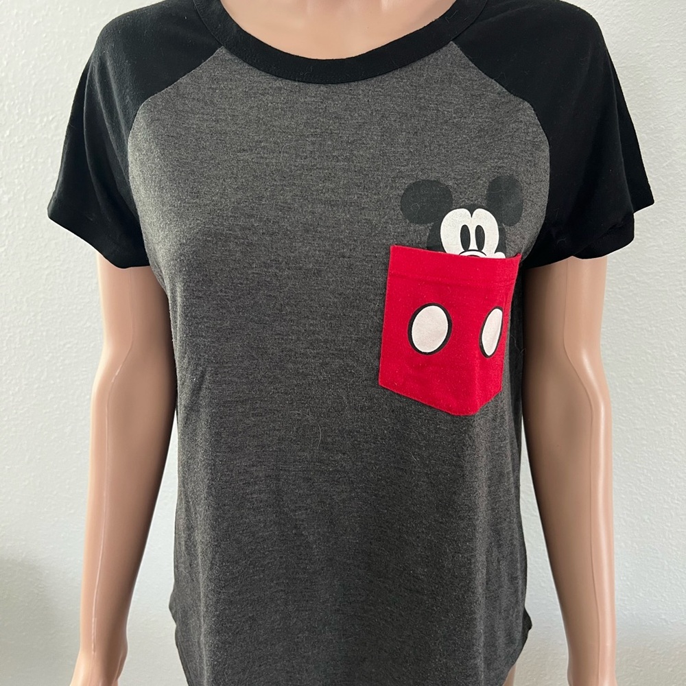 Disney Girls Black & Charcoal Mickey Pocket Tee with Red Pocket SzXL Gently Used